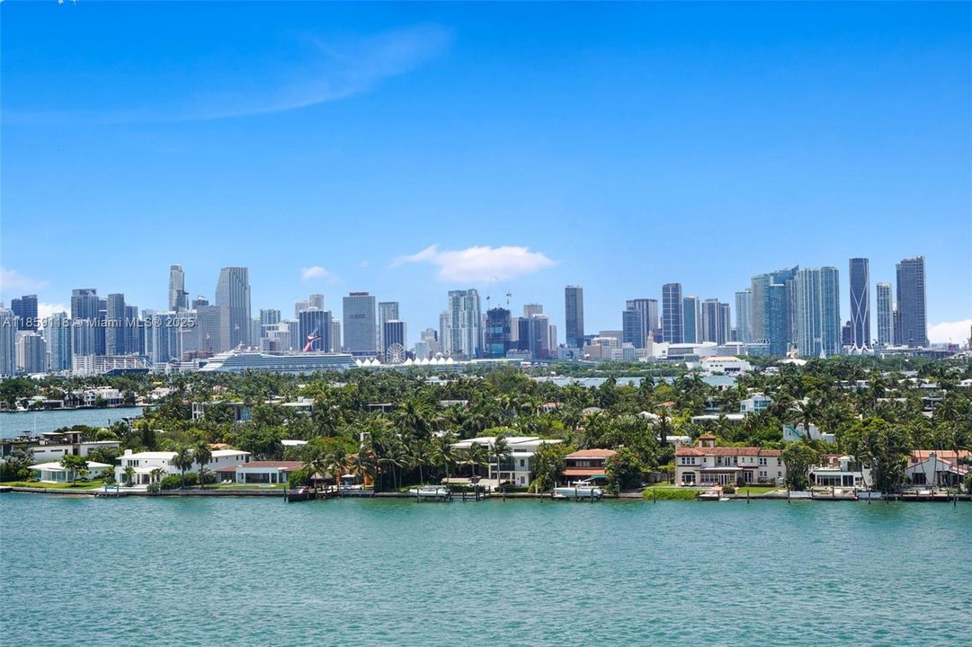 Recently Sold: $799,888 (1 beds, 1 baths, 859 Square Feet)