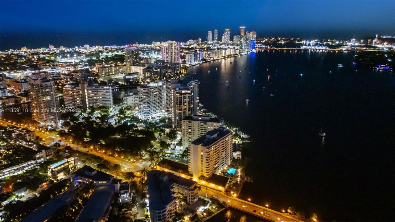 Recently Sold: $799,888 (1 beds, 1 baths, 859 Square Feet)