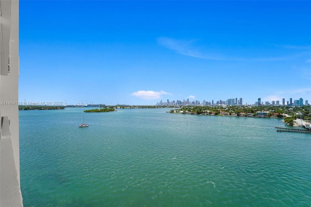 Recently Sold: $799,888 (1 beds, 1 baths, 859 Square Feet)