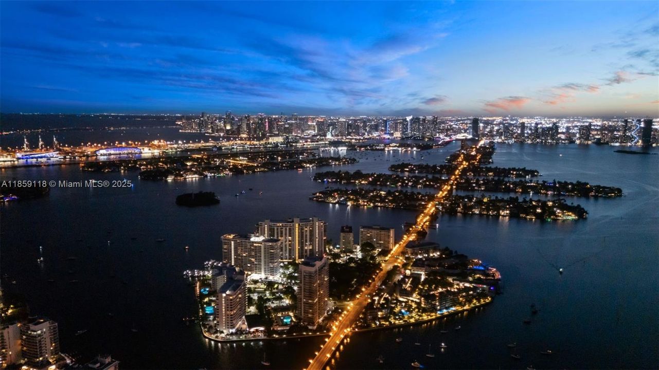 Recently Sold: $799,888 (1 beds, 1 baths, 859 Square Feet)