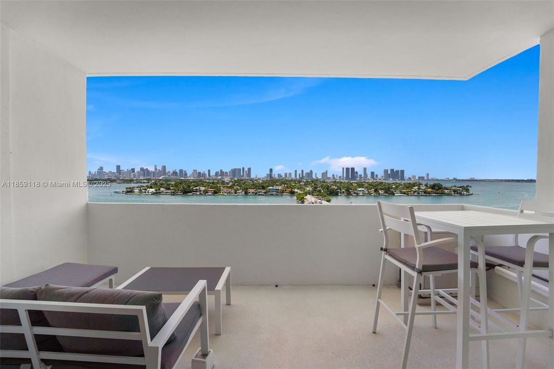 Recently Sold: $799,888 (1 beds, 1 baths, 859 Square Feet)
