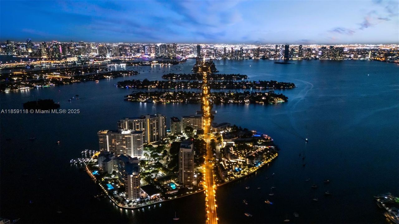 Recently Sold: $799,888 (1 beds, 1 baths, 859 Square Feet)