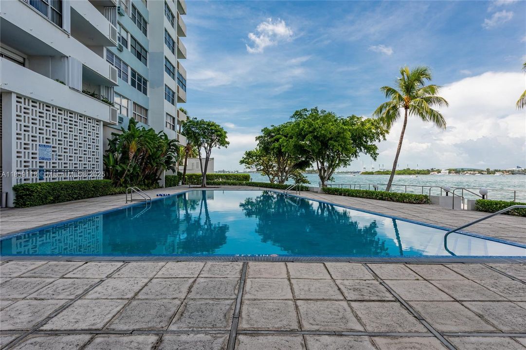 Recently Sold: $799,888 (1 beds, 1 baths, 859 Square Feet)