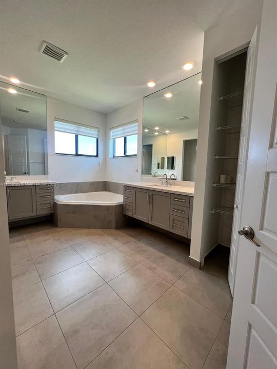 For Rent: $7,500 (4 beds, 4 baths, 3056 Square Feet)