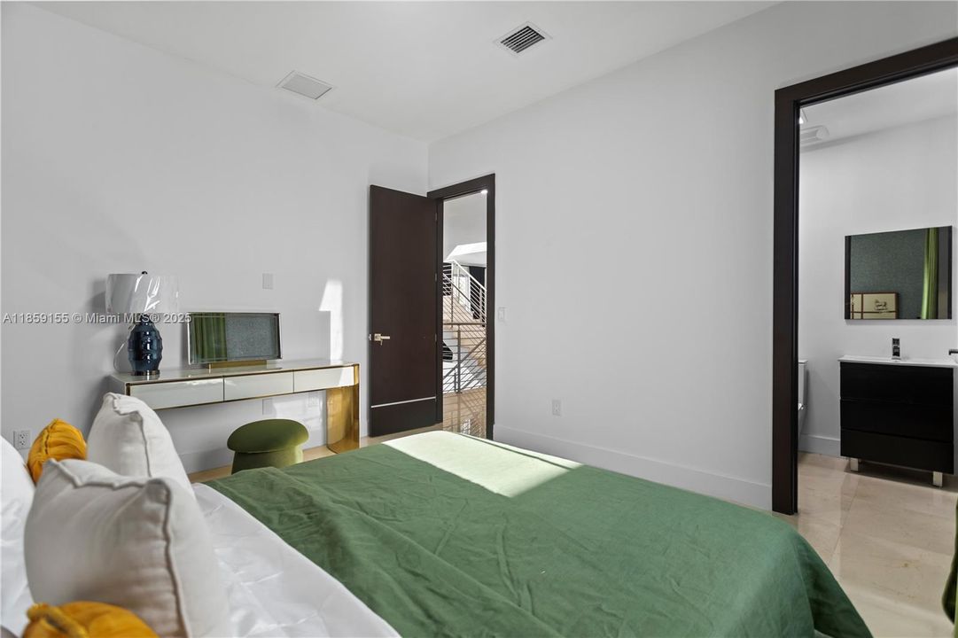 For Sale: $1,599,000 (4 beds, 4 baths, 3448 Square Feet)