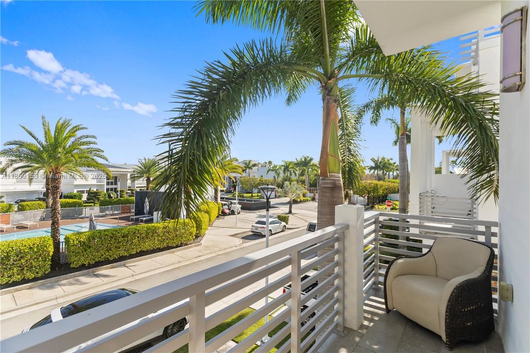 For Sale: $1,599,000 (4 beds, 4 baths, 3448 Square Feet)