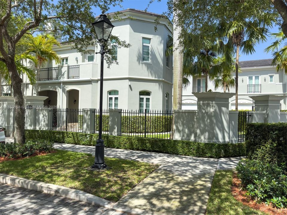 На продажу: $1,775,000 (4 спален, 4 ванн, 3202 Квадратных фут)