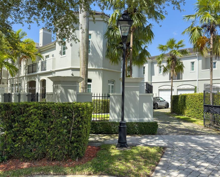 На продажу: $1,775,000 (4 спален, 4 ванн, 3202 Квадратных фут)