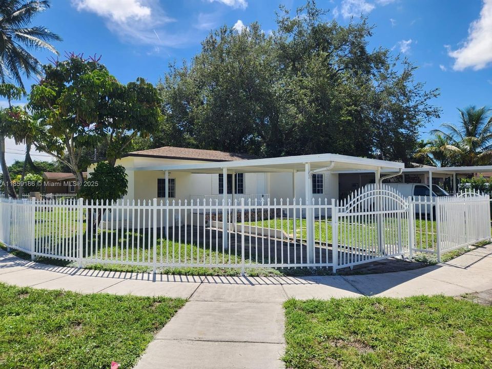Active With Contract: $420,000 (3 beds, 2 baths, 1121 Square Feet)