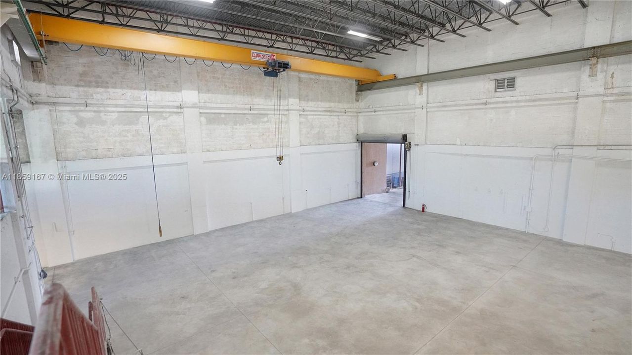 Two installed 3.2-ton cranes with hoists.