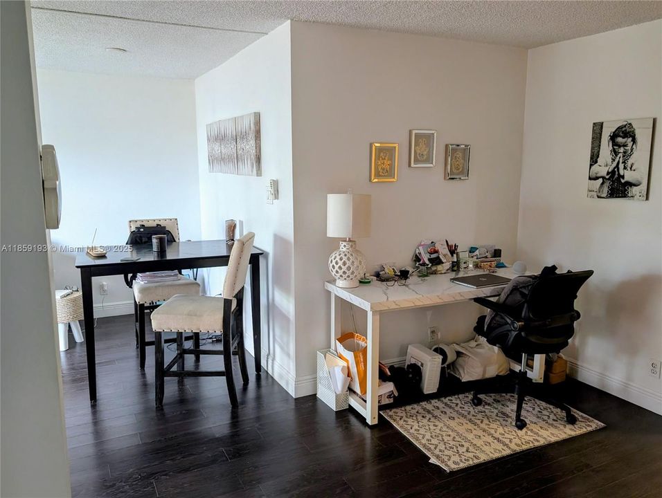 For Sale: $399,900 (1 beds, 1 baths, 616 Square Feet)