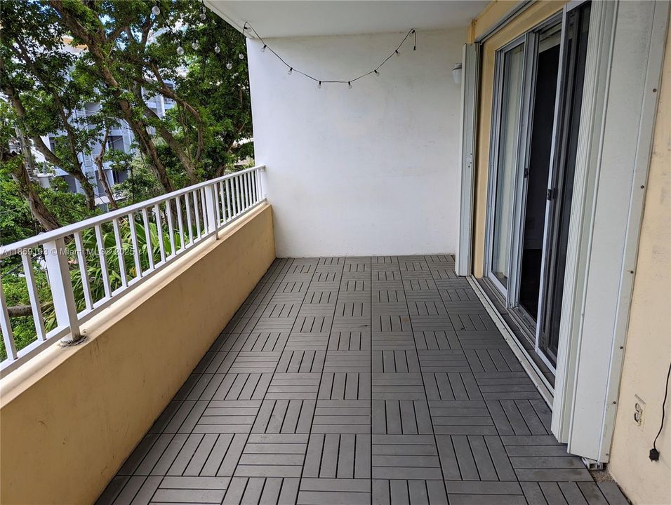 For Sale: $399,900 (1 beds, 1 baths, 616 Square Feet)