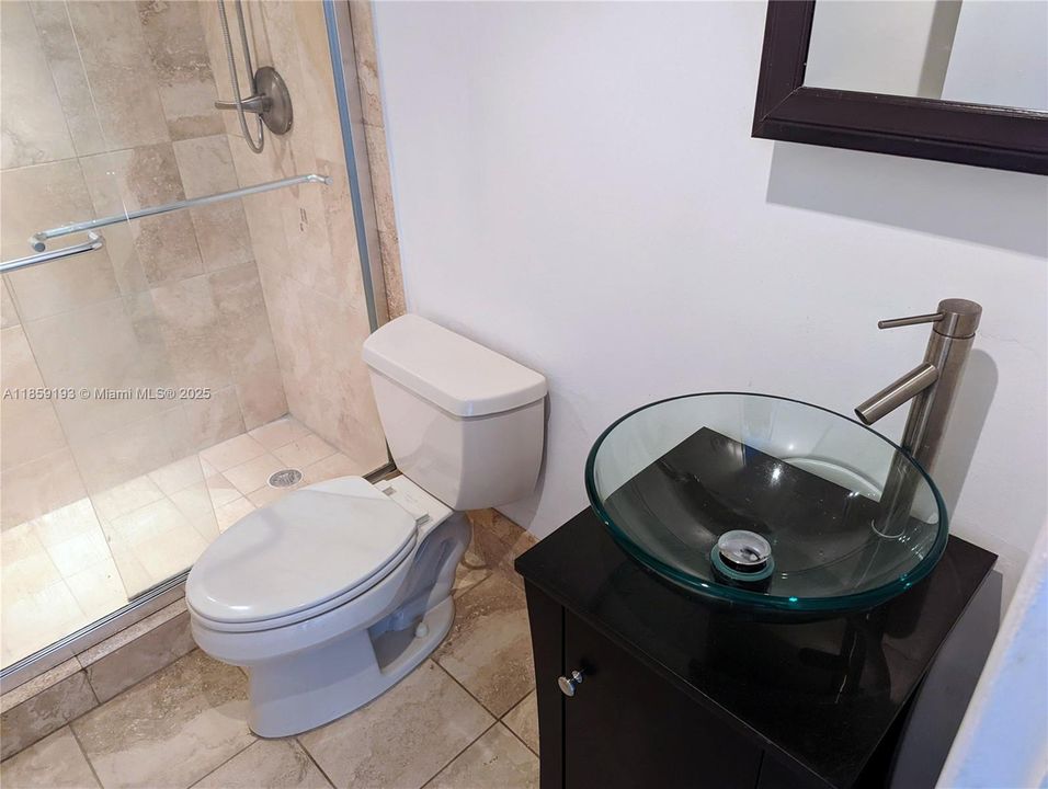 For Sale: $399,900 (1 beds, 1 baths, 616 Square Feet)