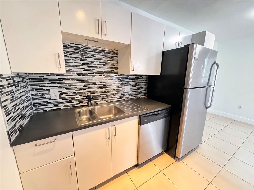 最近租的: $4,000 (3 贝兹, 2 浴室, 1306 平方英尺)