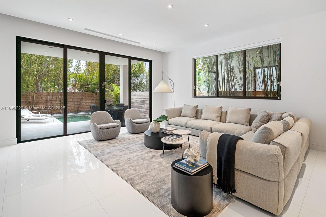 Recently Rented: $14,000 (4 beds, 3 baths, 3108 Square Feet)