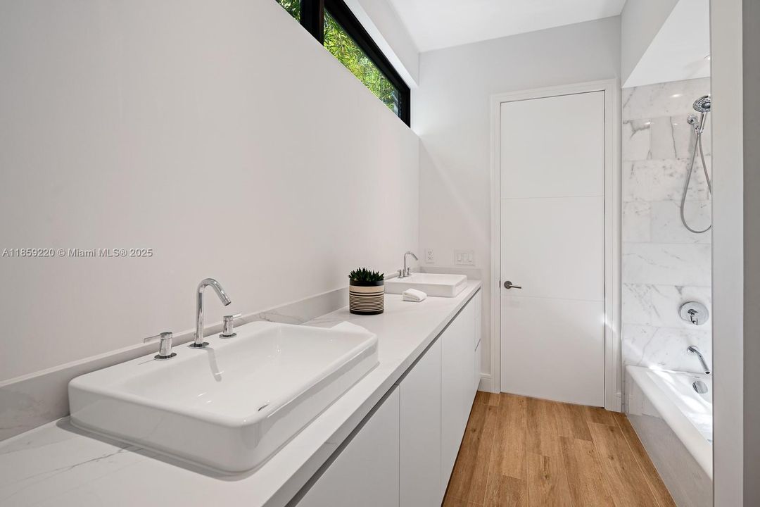 Recently Rented: $14,000 (4 beds, 3 baths, 3108 Square Feet)