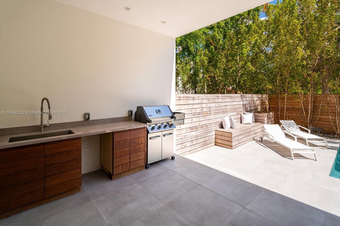 Recently Rented: $14,000 (4 beds, 3 baths, 3108 Square Feet)