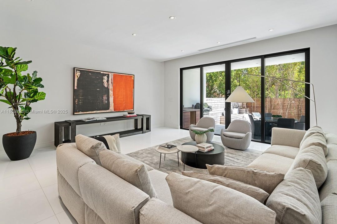 Recently Rented: $14,000 (4 beds, 3 baths, 3108 Square Feet)