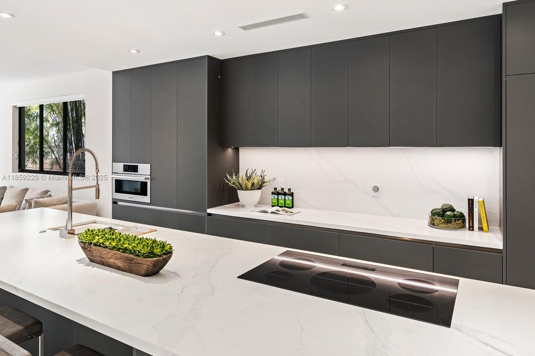 Recently Rented: $14,000 (4 beds, 3 baths, 3108 Square Feet)