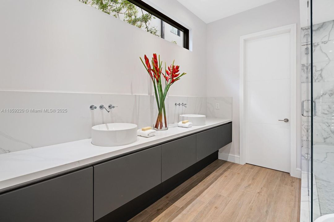 Recently Rented: $14,000 (4 beds, 3 baths, 3108 Square Feet)