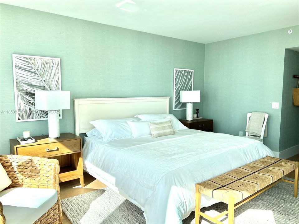 Activo con contrato: $14,000 (3 camas, 3 baños, 2340 Pies cuadrados)