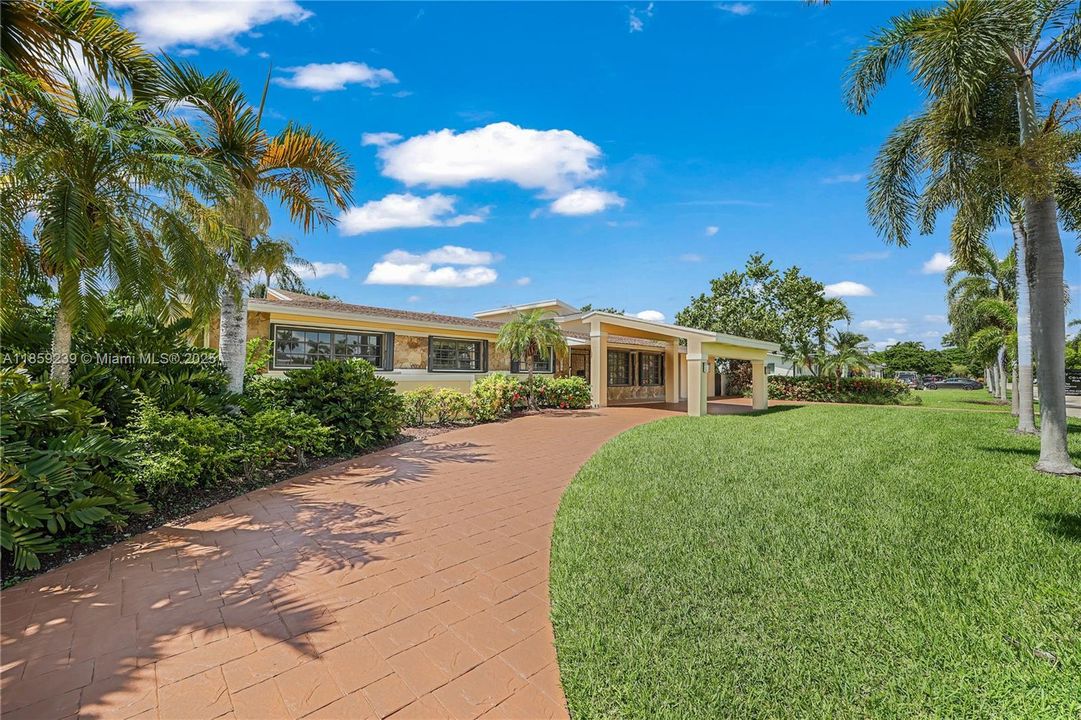 Active With Contract: $1,599,000 (4 beds, 3 baths, 2912 Square Feet)