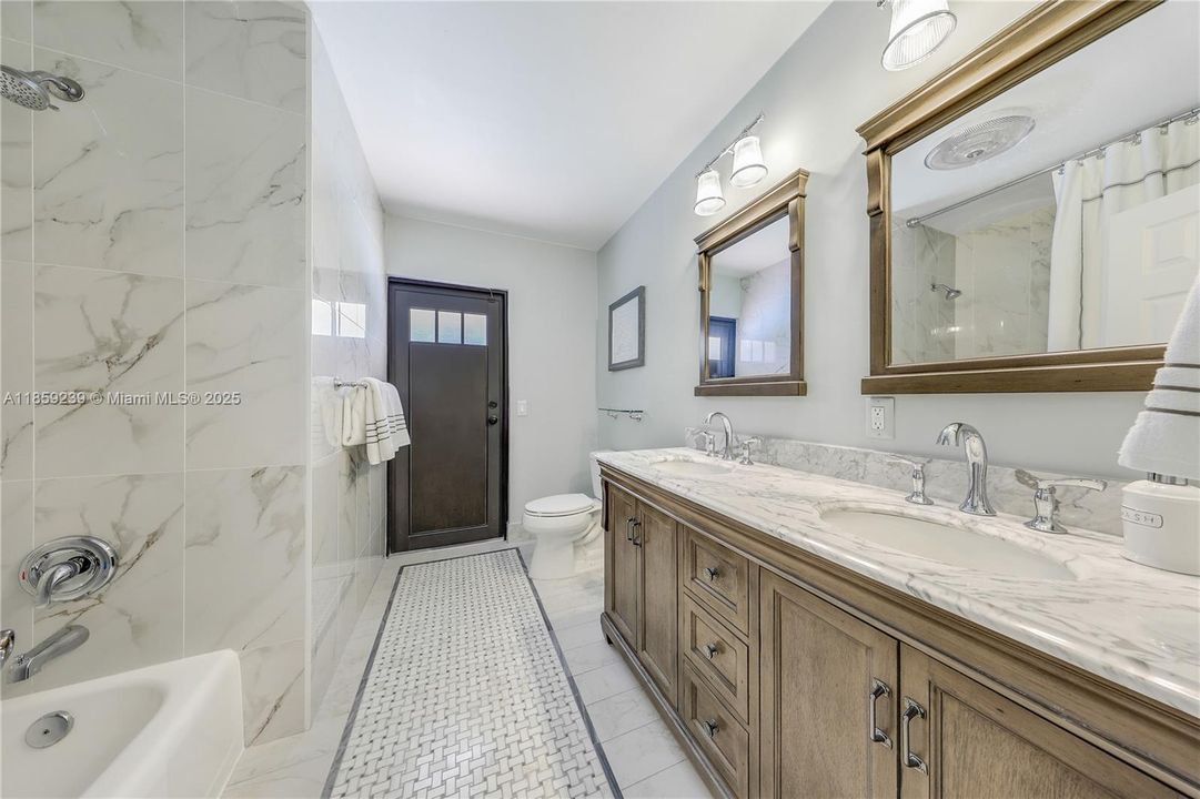 Active With Contract: $1,599,000 (4 beds, 3 baths, 2912 Square Feet)