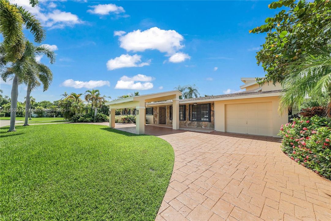 Active With Contract: $1,599,000 (4 beds, 3 baths, 2912 Square Feet)