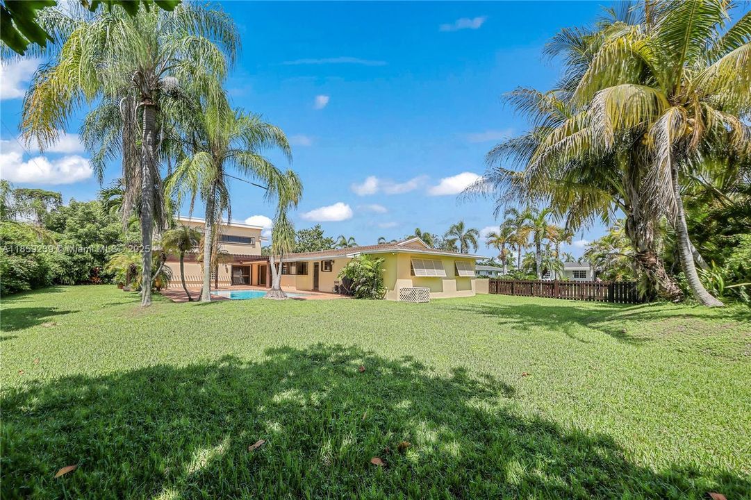 Active With Contract: $1,599,000 (4 beds, 3 baths, 2912 Square Feet)