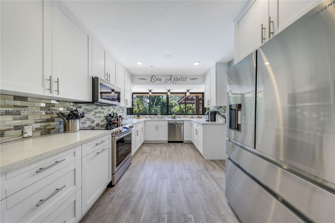 Active With Contract: $1,599,000 (4 beds, 3 baths, 2912 Square Feet)