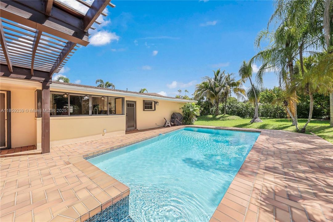 Active With Contract: $1,599,000 (4 beds, 3 baths, 2912 Square Feet)