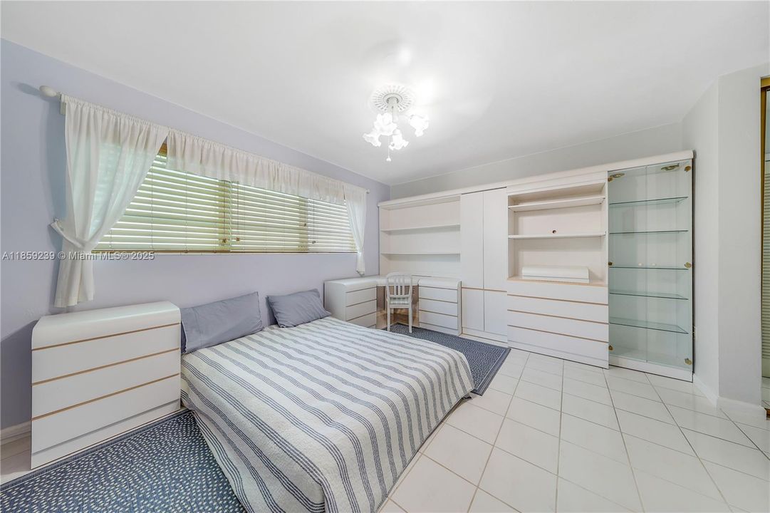 Active With Contract: $1,599,000 (4 beds, 3 baths, 2912 Square Feet)