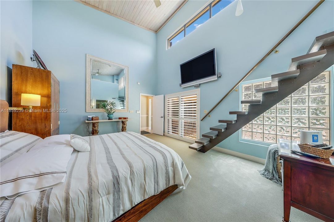 Active With Contract: $1,599,000 (4 beds, 3 baths, 2912 Square Feet)