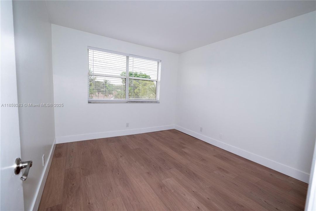 Active With Contract: $2,350 (2 beds, 2 baths, 984 Square Feet)