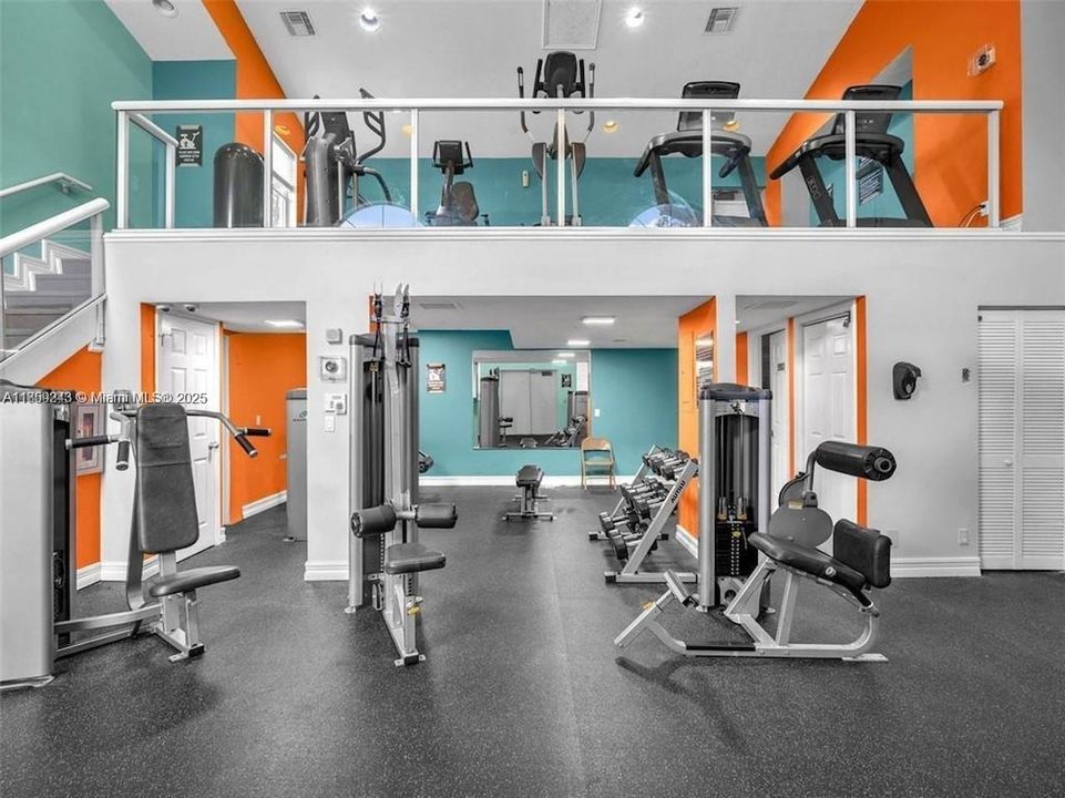 Active With Contract: $2,350 (2 beds, 2 baths, 984 Square Feet)