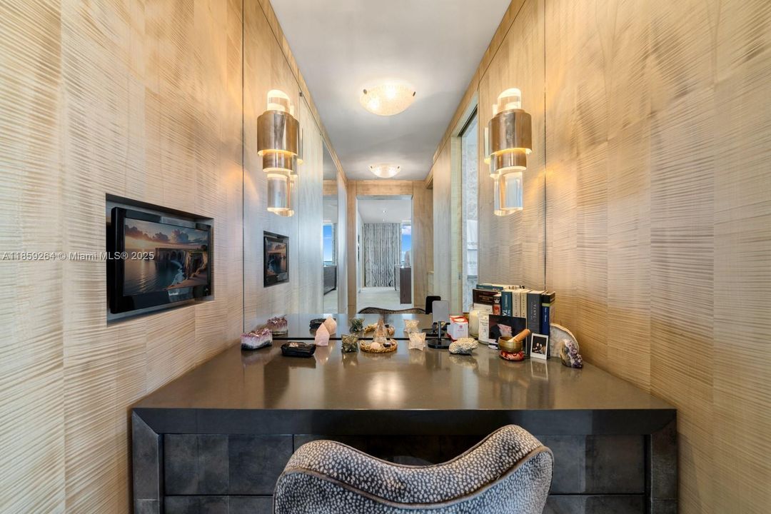 На продажу: $13,995,000 (3 спален, 3 ванн, 3884 Квадратных фут)