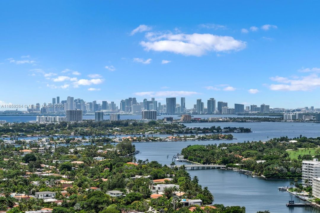 На продажу: $13,995,000 (3 спален, 3 ванн, 3884 Квадратных фут)