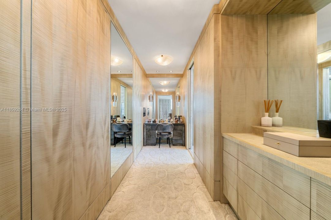 На продажу: $13,995,000 (3 спален, 3 ванн, 3884 Квадратных фут)