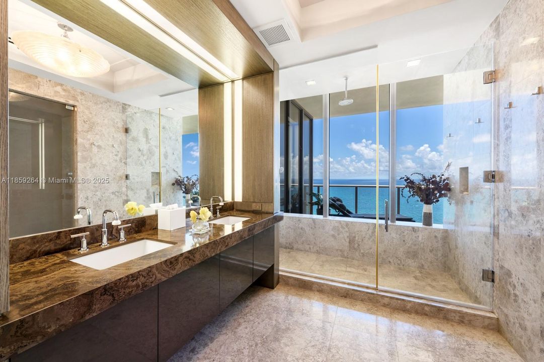 На продажу: $13,995,000 (3 спален, 3 ванн, 3884 Квадратных фут)