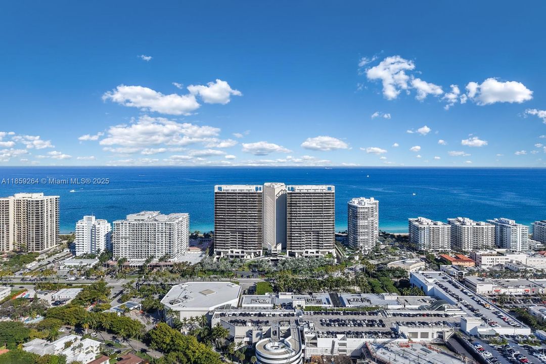 На продажу: $13,995,000 (3 спален, 3 ванн, 3884 Квадратных фут)