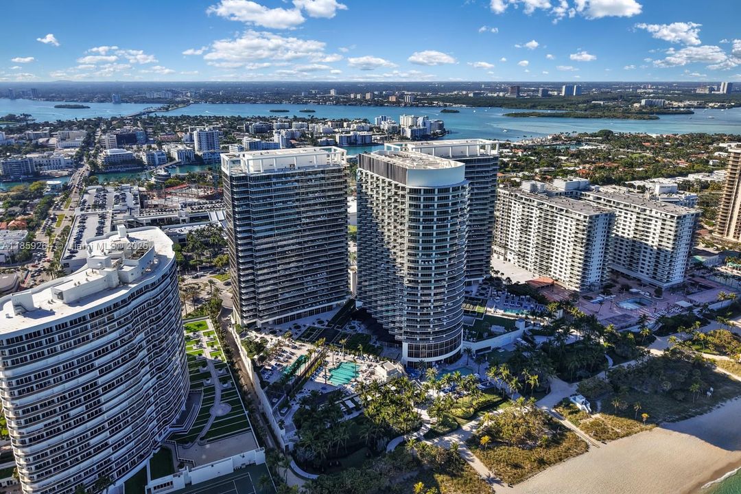 На продажу: $13,995,000 (3 спален, 3 ванн, 3884 Квадратных фут)