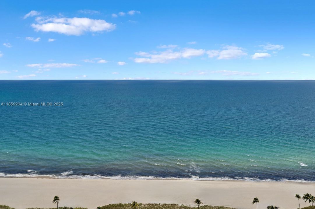 На продажу: $13,995,000 (3 спален, 3 ванн, 3884 Квадратных фут)