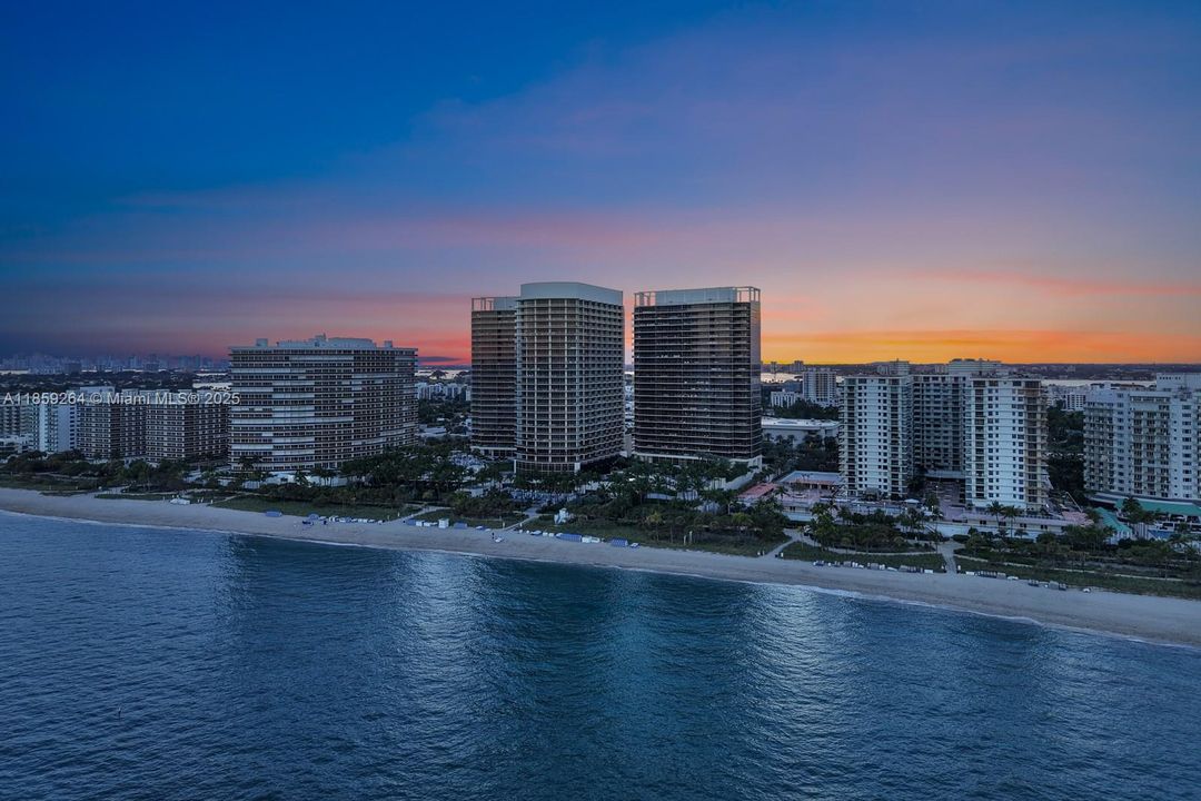 На продажу: $13,995,000 (3 спален, 3 ванн, 3884 Квадратных фут)