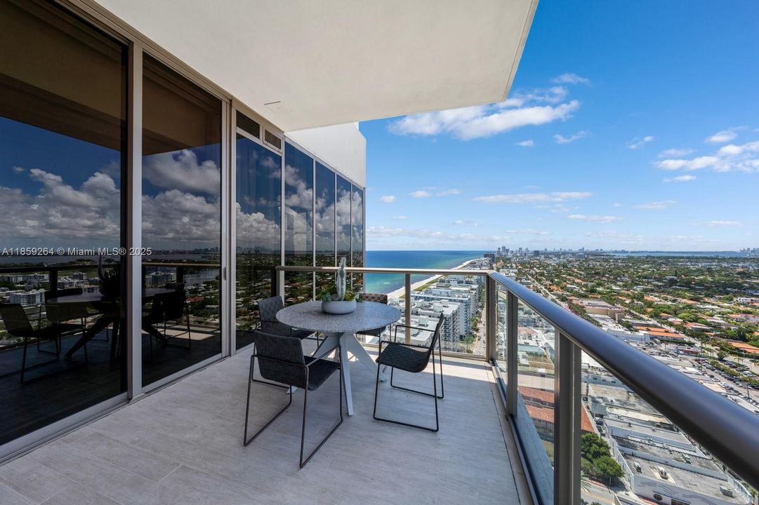 На продажу: $13,995,000 (3 спален, 3 ванн, 3884 Квадратных фут)