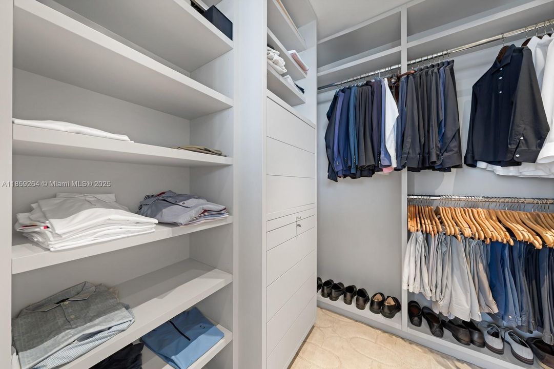 На продажу: $13,995,000 (3 спален, 3 ванн, 3884 Квадратных фут)