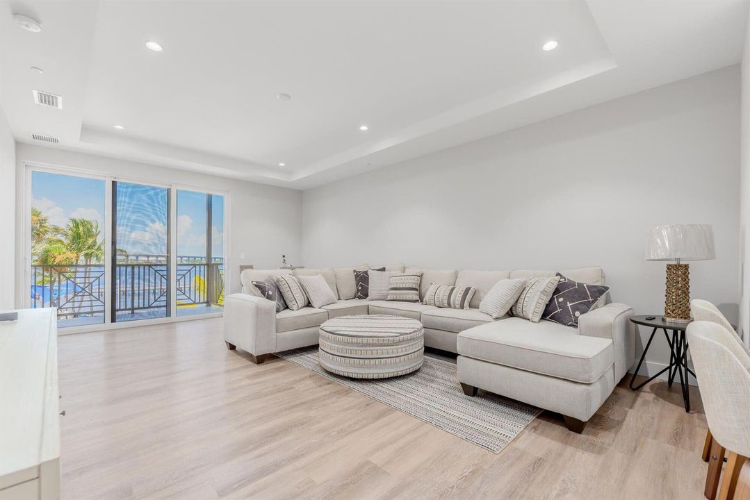 41 SW Seminole Street 305 53