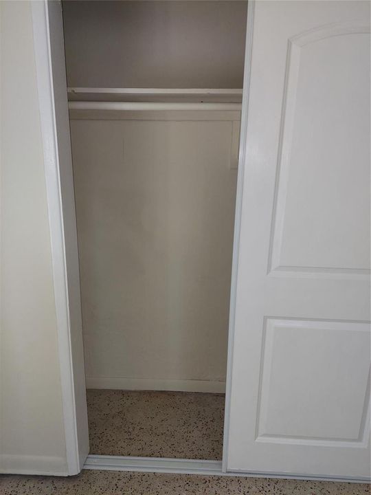 bed room closet