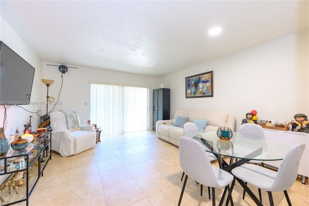 Activo con contrato: $195,000 (1 camas, 1 baños, 575 Pies cuadrados)