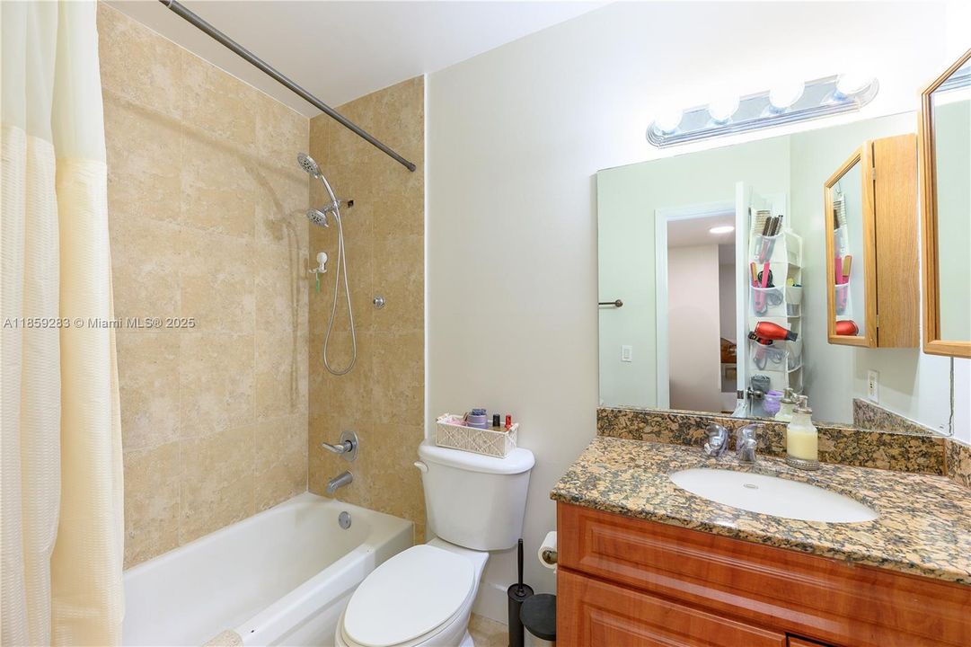 Activo con contrato: $195,000 (1 camas, 1 baños, 575 Pies cuadrados)