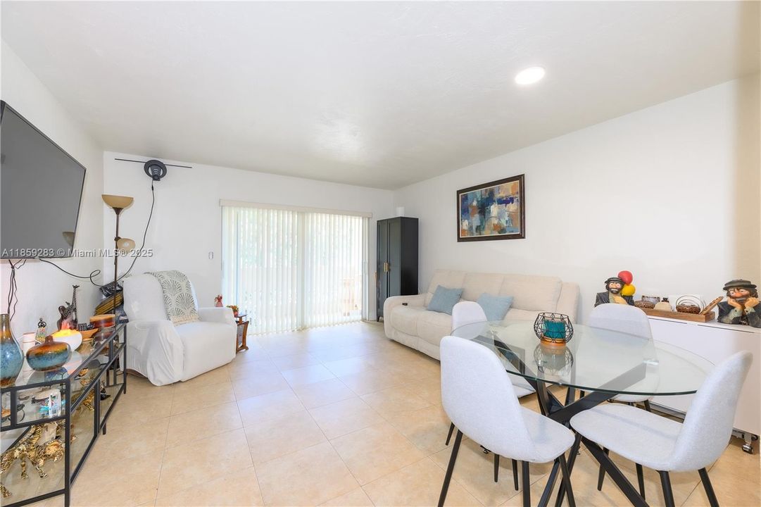 Activo con contrato: $195,000 (1 camas, 1 baños, 575 Pies cuadrados)